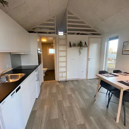 Luxury Cabins *