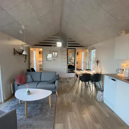 Luxury Cabins *